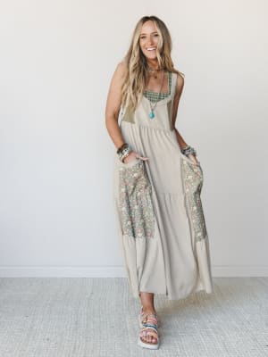Floral Gazer Maxi Dress: undefined