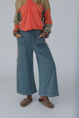 love-seeker-crochet-panel-pants-olive/Olive
