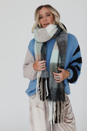 everest-cozy-plaid-scarf-blue/Blue