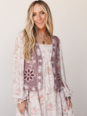 Clover Petals Vest  - Mushroom L / Mushroom