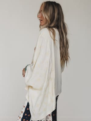 Peace is in the Air Top - Butter L / Butter