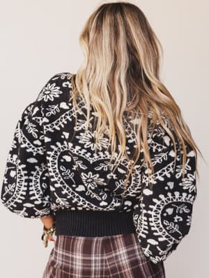 heart-garden-sweater-charcoal/Charcoal