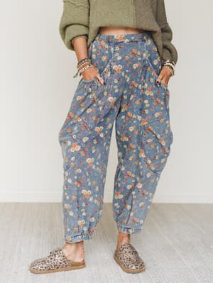 the-nest-nora-gathered-barrel-denim-pant-denim-blue-floral/Denim Blue Floral