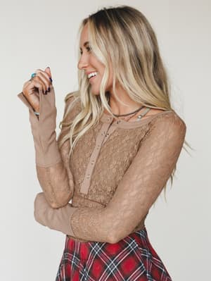 honeythread-top-taupe/Taupe