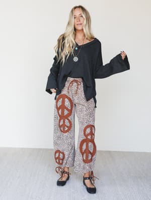 the-nest-on-the-go-long-sleeve-tee-charcoal/Charcoal