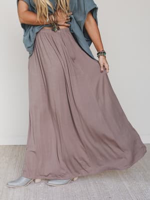 pocketed-maxi-skirt-mocha/Mocha