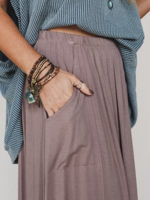 pocketed-maxi-skirt-mocha/Mocha