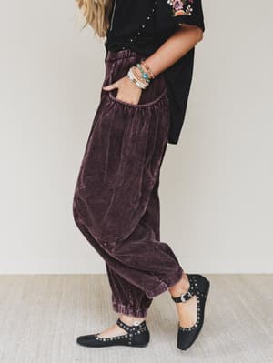 the-nest-nora-gathered-barrel-corduroy-pant-burgundy/Burgundy