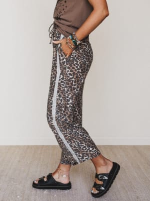 Chasing The Wild Leopard Pants - Leopard L / Leopard