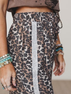 Chasing The Wild Leopard Pants - Leopard L / Leopard