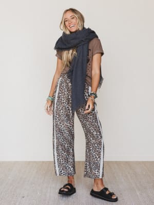 Chasing The Wild Leopard Pants - Leopard L / Leopard