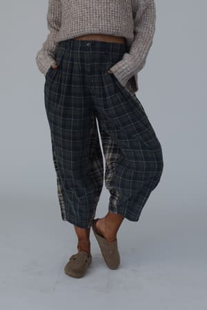 mystic-plaid-wide-leg-pants-navy/Navy