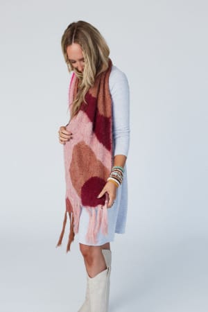 groovy-swirl-tassel-scarf-pink/Pink