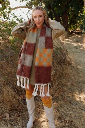 check-me-out-tassel-scarf-brown/Brown