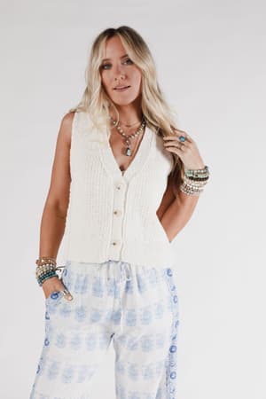 aire-sweater-vest-cream/Cream