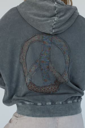 janelle-peace-patch-sweatshirt-top-ash/Ash