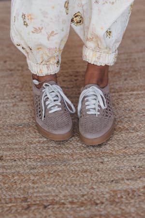 love-me-woven-sneakers-dark-taupe/Taupe