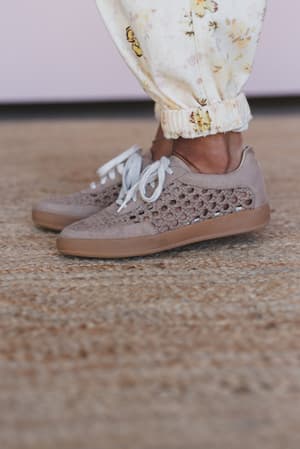love-me-woven-sneakers-dark-taupe/Taupe