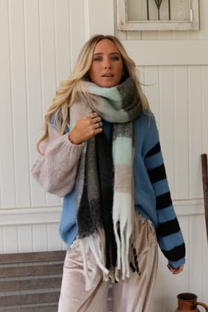 everest-cozy-plaid-scarf-blue/Blue