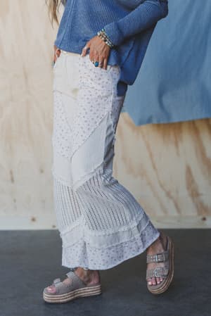 bloom-stitch-crochet-contrast-jeans-cream/Cream