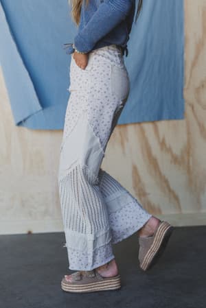 bloom-stitch-crochet-contrast-jeans-cream/Cream