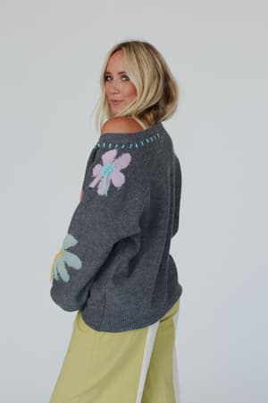 good-mood-flower-print-sweater-charcoal/Charcoal