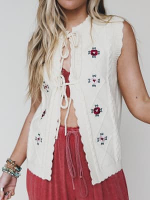The Nest Lovely Florals Knit Vest - Cream M / Cream