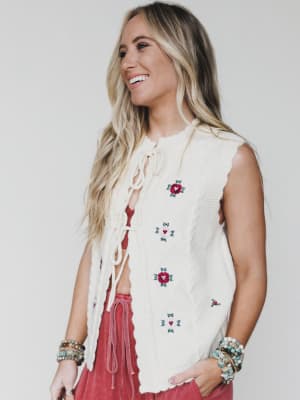 The Nest Lovely Florals Knit Vest - Cream M / Cream