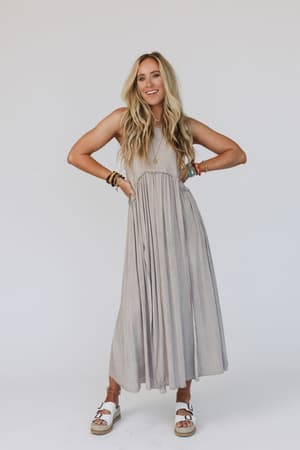 daisy-chain-maxi-dress-taupe/Taupe
