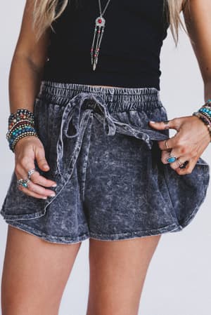 petal-drift-shorts-black/Black