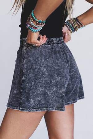 petal-drift-shorts-black/Black
