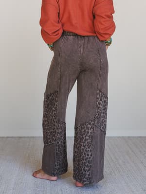 printed-spirit-wide-leg-pants-brown/Brown