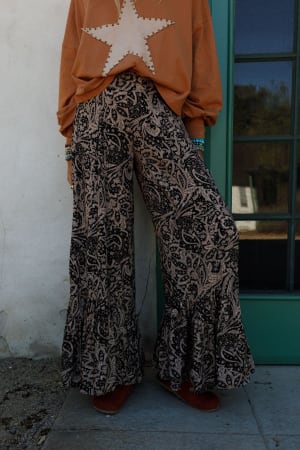 paisley-dream-ruffled-pants-black/Black