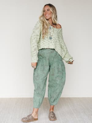 the-nest-nora-gathered-barrel-denim-pant-olive-floral/Olive Floral
