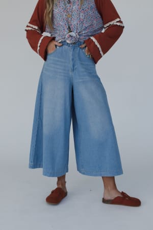 frontier-flare-jeans-light-wash/Light Wash