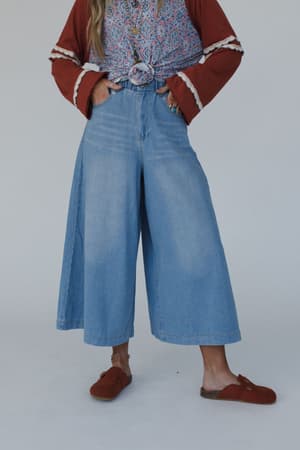 frontier-flare-jeans-light-wash/Light Wash