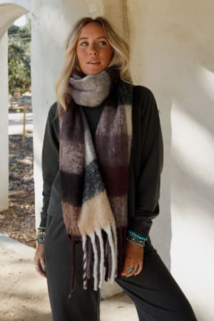 everest-cozy-plaid-scarf-black/Black