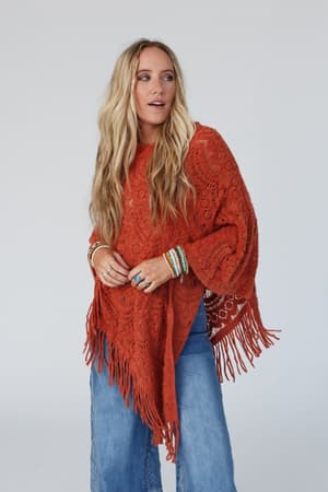 sea-beyond-lace-poncho-rust/Rust