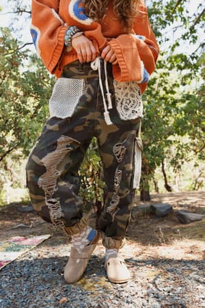 city-sky-distressed-pants-green-multi/Camo