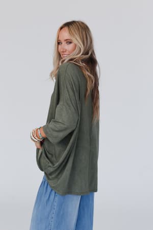 sunday-stroll-oversized-tee-olive/Olive