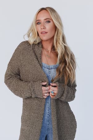 wednesday-cardigan-olive/Olive