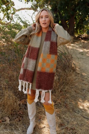 check-me-out-tassel-scarf-brown/Brown