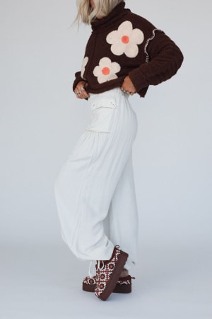 east-bay-loose-fit-cargo-jeans-cream/Cream