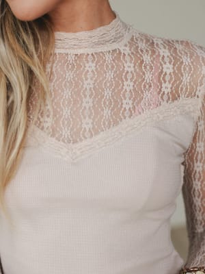 Soft Escape Lace Detail Top - Blush L / Pink