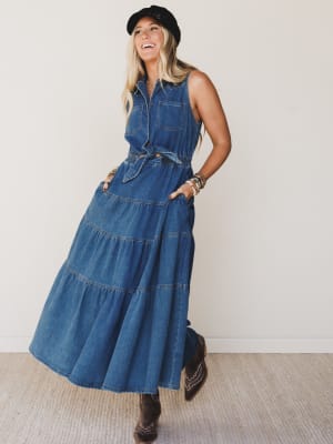 Lasso Luxe Tiered Maxi Dress: undefined