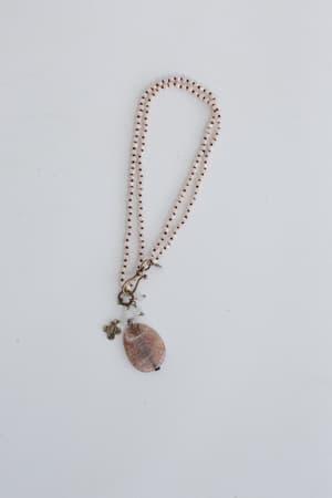 gizelle-necklace-blush/Blush