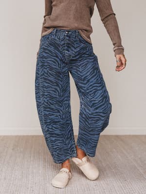 studio-stitch-sweater-mocha/Denim