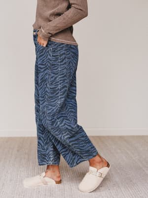 studio-stitch-sweater-mocha/Denim