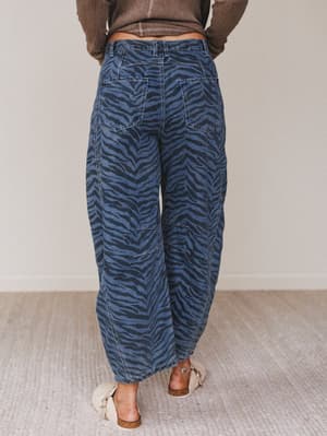 studio-stitch-sweater-mocha/Denim