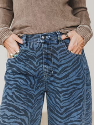 studio-stitch-sweater-mocha/Denim